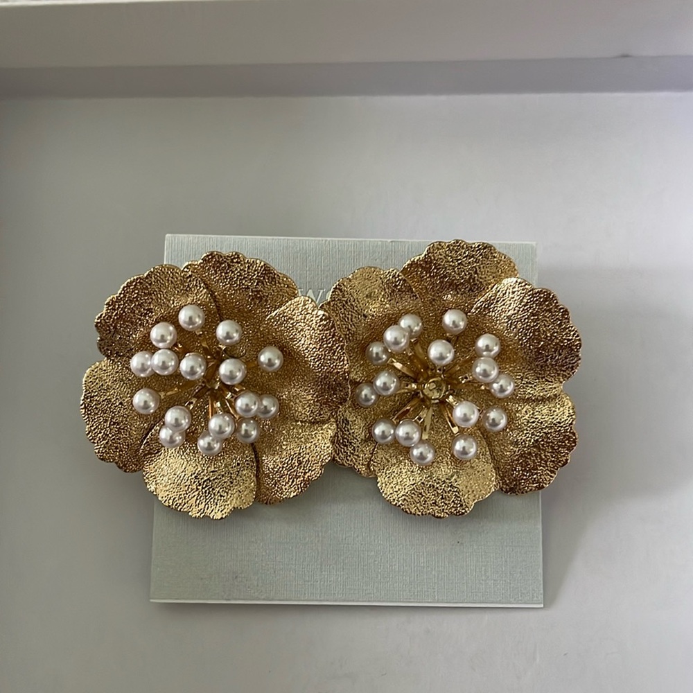 NWT Borrowed & Blue gold flower earrings
